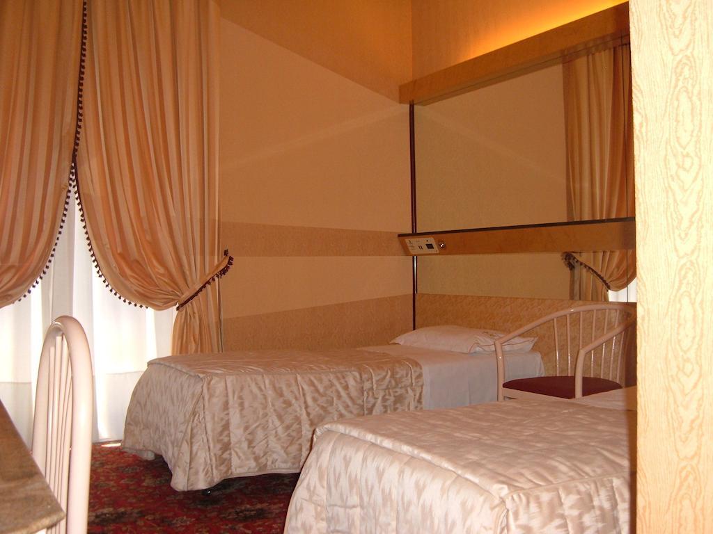 Hotel Roma ミラノ エクステリア 写真